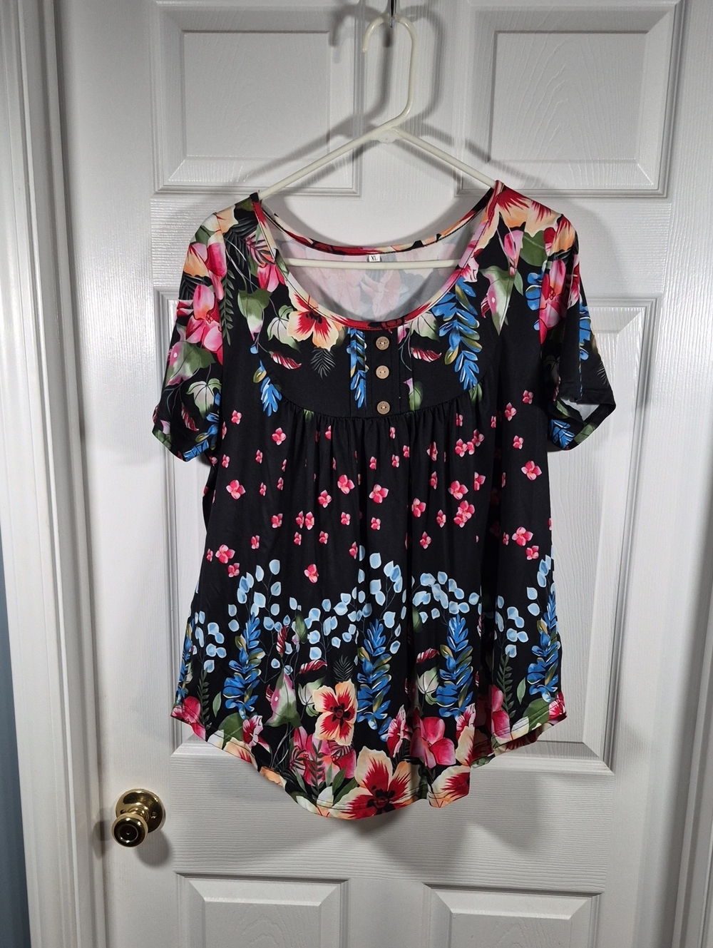 Source Unknown Black Floral Scoop Neck Tunic with Button Detail